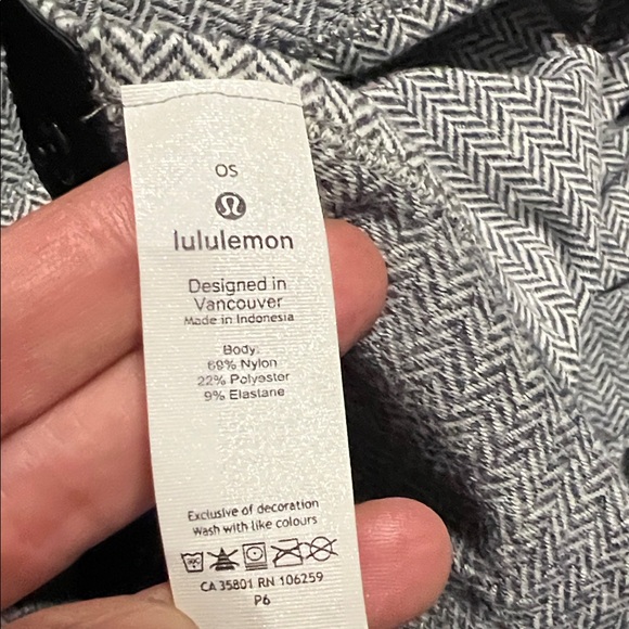 Lululemon Black and White Herringbone Scarf - Picture 2 of 4